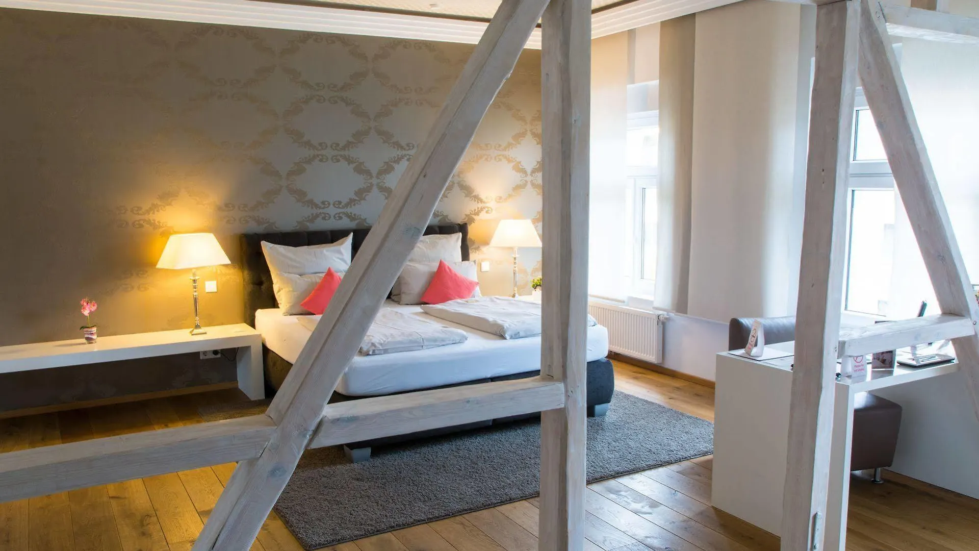 Helvetia Suites Düsseldorf 4*,